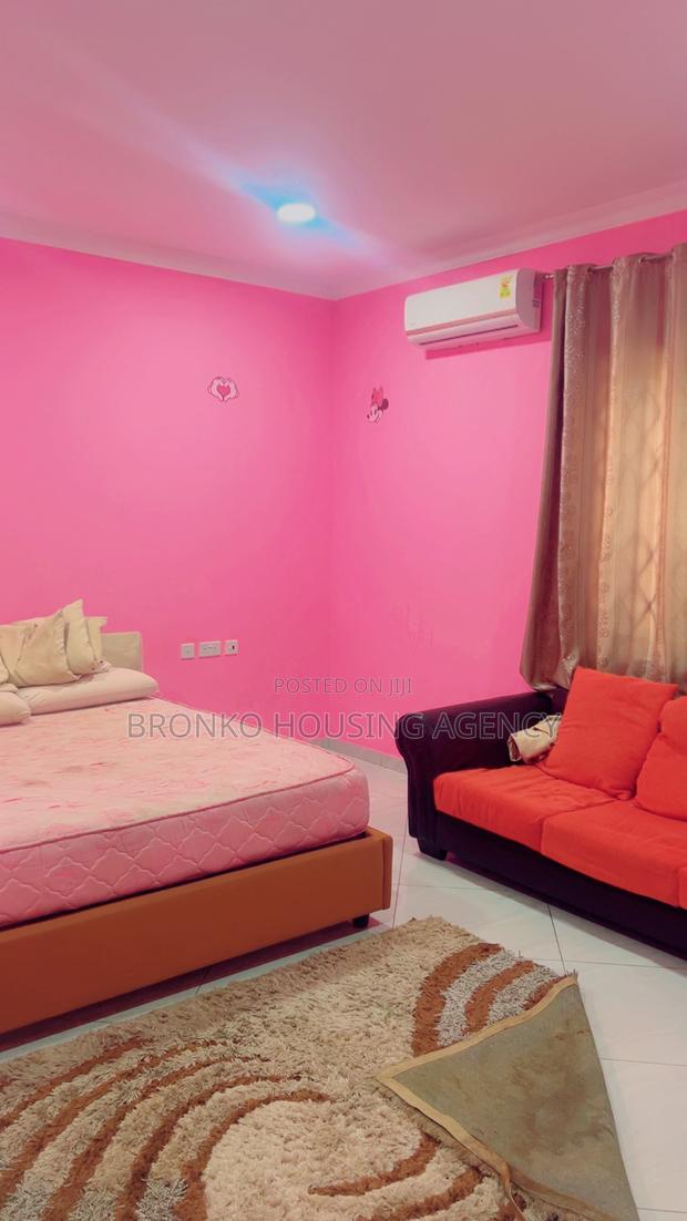 Furnished 3bdrm Townhouse / Terrace in Bronko Housing, Sakumono · Photo 4