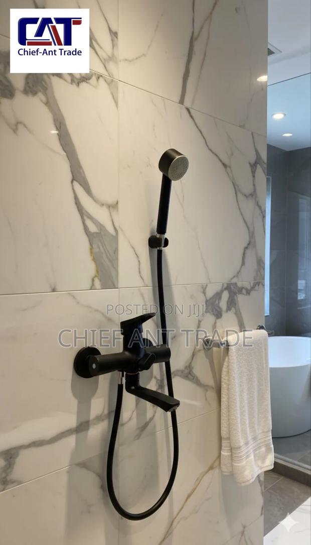 Robust Shower Set Black · Photo 1