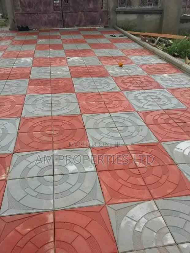Pavement Blocks, Tiles and Kerbs · Photo 3