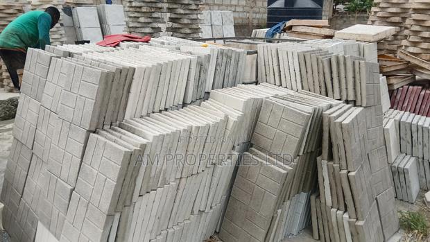 Pavement Blocks, Tiles and Kerbs · Photo 4