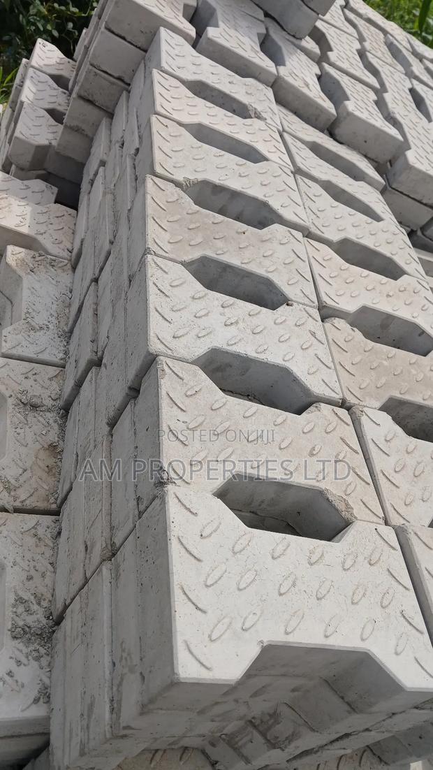 Pavement Blocks, Tiles and Kerbs · Photo 5