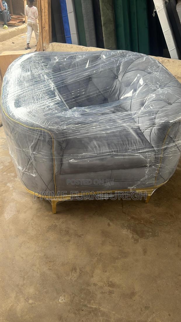 Italian Single Sofa · Photo 2