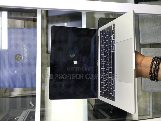 Laptop Apple MacBook Pro 2020 16GB Intel Core I7 SSD 512GB · Photo 5