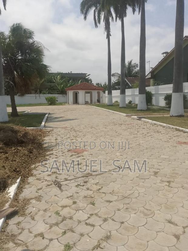 5bdrm House in Tema Community 10 for rent · Photo 3