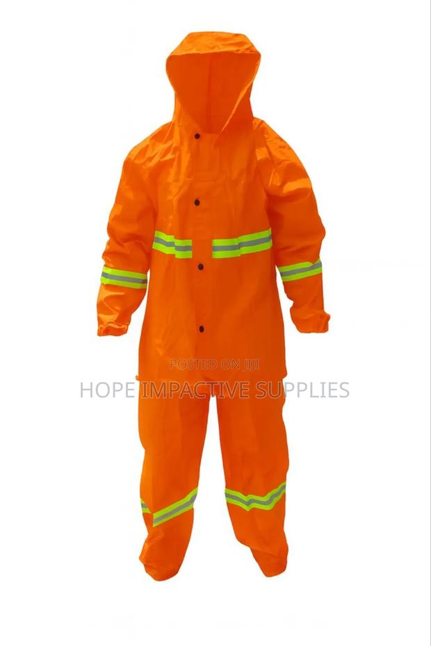 High Quality Raincoat - Top And Down. · Photo 1
