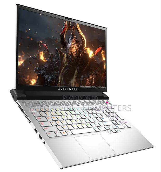 New Laptop Alienware M17x R2 3GB Intel Core I7 SSD 1T · Photo 1
