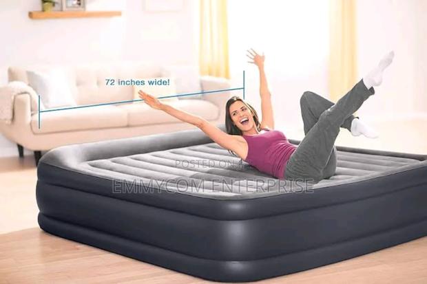 Queen Size Air Bed Mattress With Inbuilt Electric Pump · Photo 2