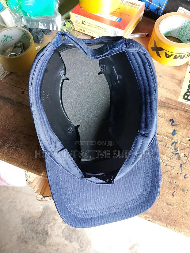 Safety Bump Cap Without Reflectors. · Photo 2