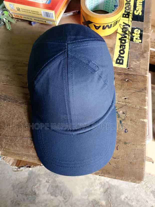 Safety Bump Cap Without Reflectors. · Photo 3