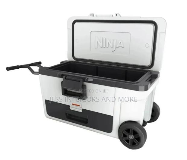 Ninja
Frostvault 65qt/61l Wheeled Cooler · Photo 3