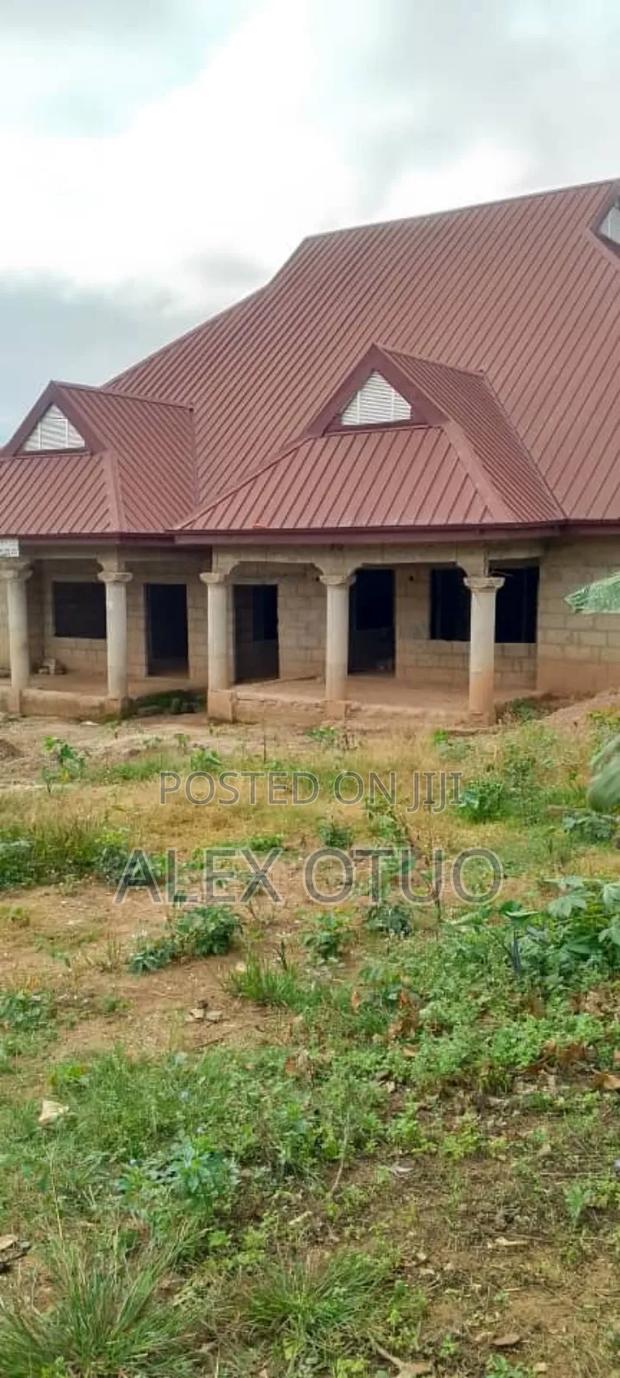 6bdrm House in Alex Otuo Properties, Kumasi Metropolitan for sale