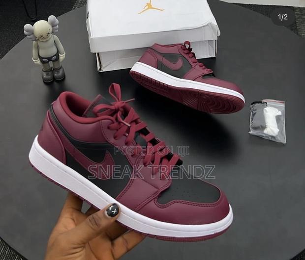Air Jordan R1 Og Wine Black N White · Photo 1