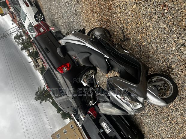 Suzuki Burgman 2017 Silver · Photo 6