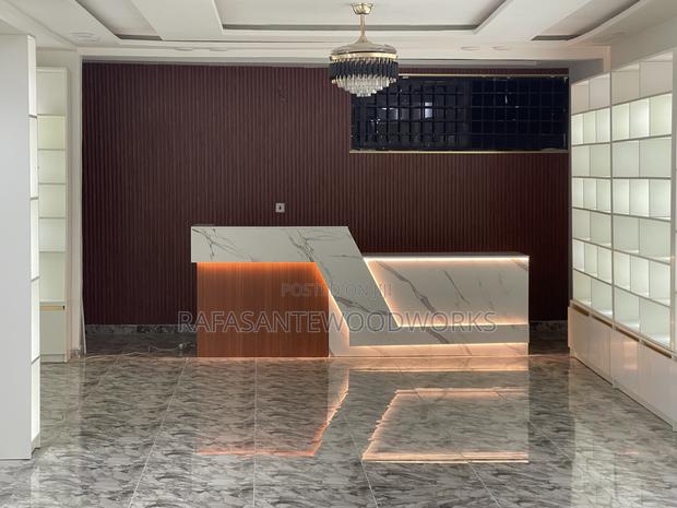 Raf Counter With Laminated Boards and Lights · Photo 2