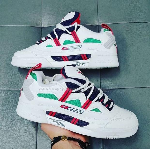 Classic Reebok Sneakers · Photo 1