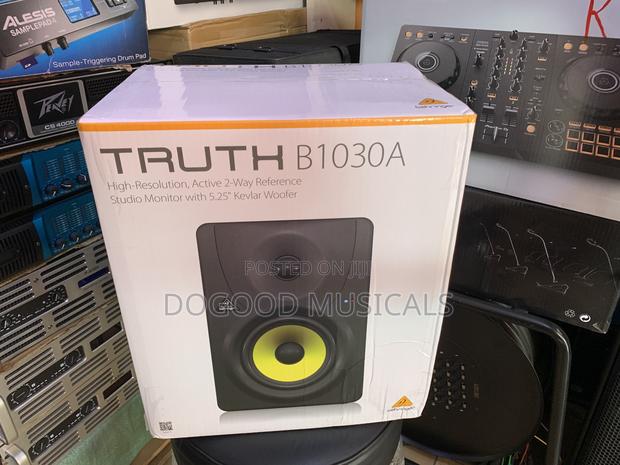 Behringer Truth B1030a Active 2-way Studio Monitor,5.25” Kevlar Woofer · Photo 1