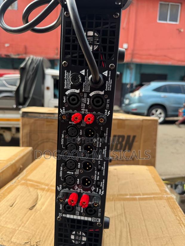 Crest-audio Ca52 4-channel Power Amplifier · Photo 2