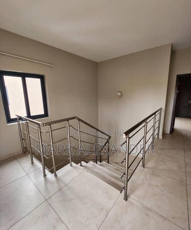 Furnished 3bdrm Apartment in Madina for sale · Photo 8