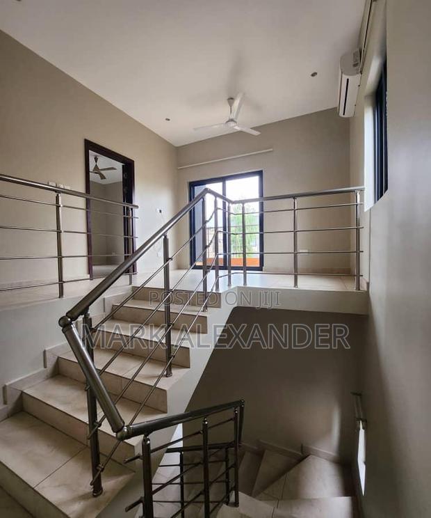 Furnished 3bdrm Apartment in Madina for sale · Photo 4