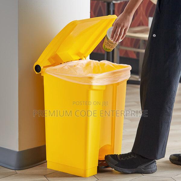 Yellow Pedal-Operated Trash Bin – 30l Waste Container · Photo 2