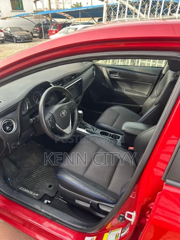 Toyota Corolla 2017 Red · Photo 4