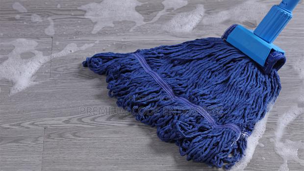 Industrial Microfiber Mop With Silver Handle · Photo 2