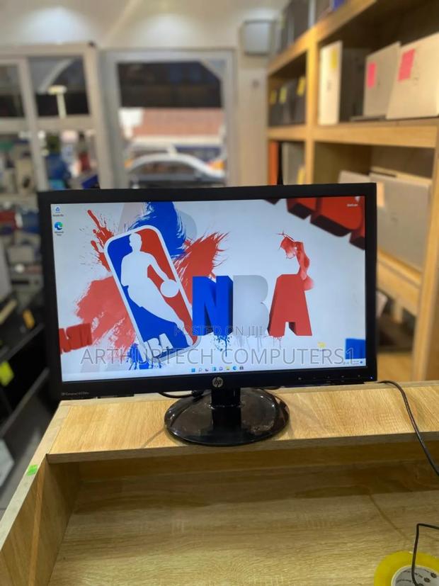 Hp Compaq La2206x Monitor · Photo 3