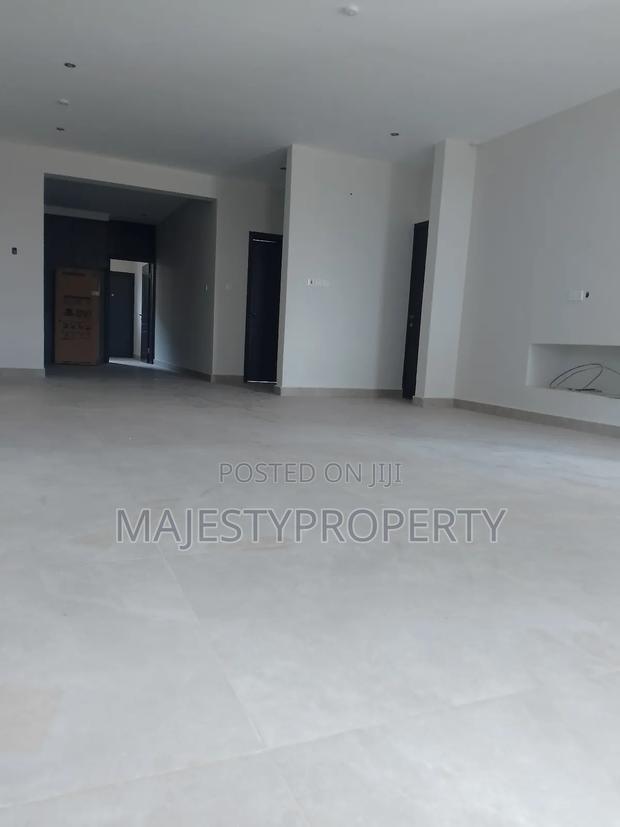 Newly Built Luxurious Executive 3bedrooms Self-Compound for Sale · Photo 8