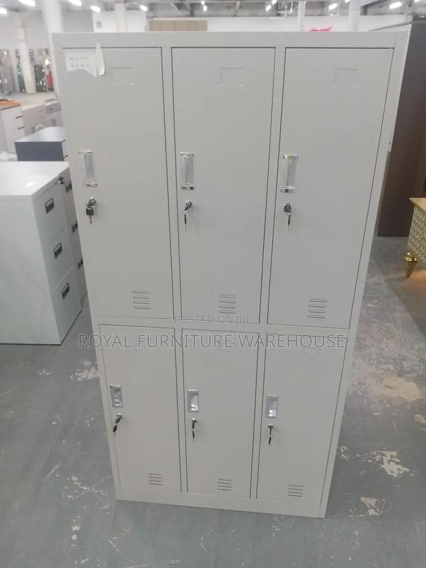 Original 6 Lockal Metal Cabinet · Photo 1