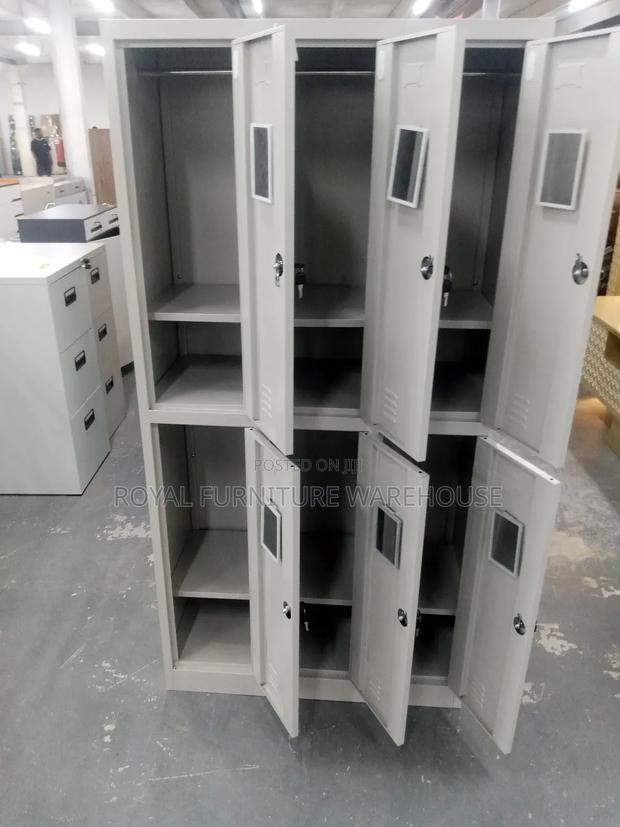 Original 6 Lockal Metal Cabinet · Photo 2