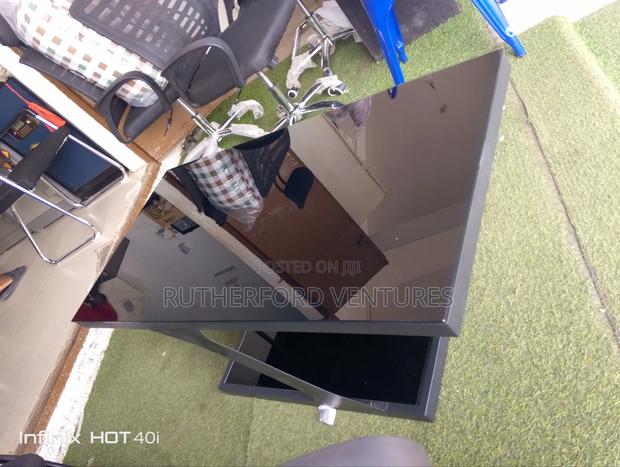 Executive Thicker Glass Center Table · Photo 2