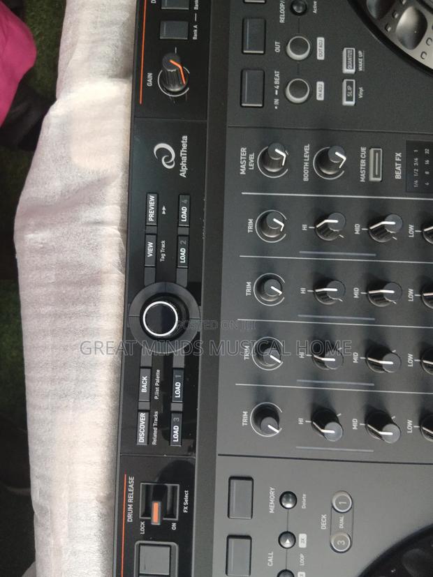 Alphatheta Dj Controller · Photo 4