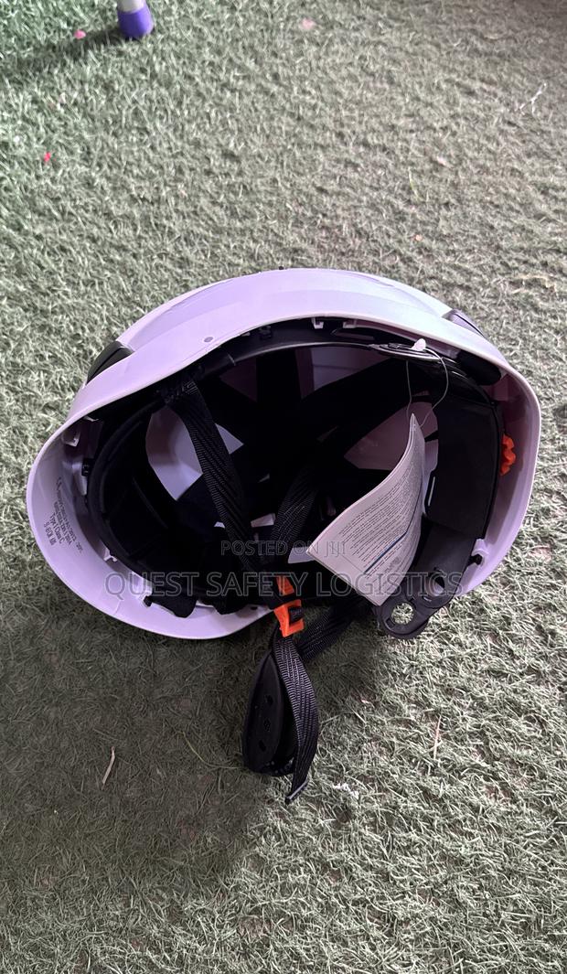 Climbing Helmet · Photo 3