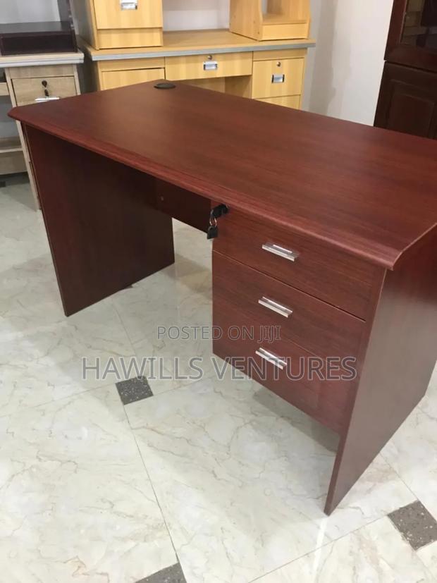 Modern Office Desk · Photo 1
