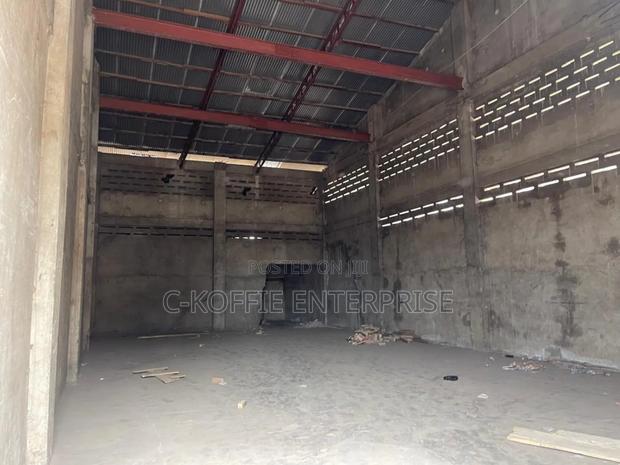 1000 SQM Warehouse at Circle for Rent · Photo 1