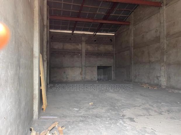 1000 SQM Warehouse at Circle for Rent · Photo 3