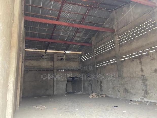 1000 SQM Warehouse at Circle for Rent · Photo 4