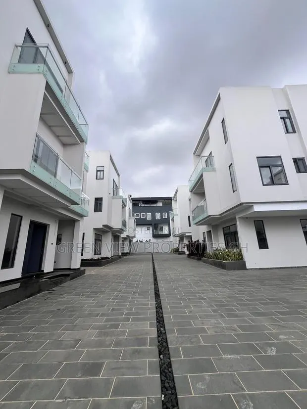 4bdrm Duplex in East Legon for rent