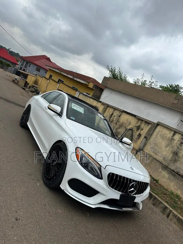 Mercedes-Benz C300 Luxury 4matic Sedan AWD (2.0L 4cyl 7A) 2017 White · Photo 1