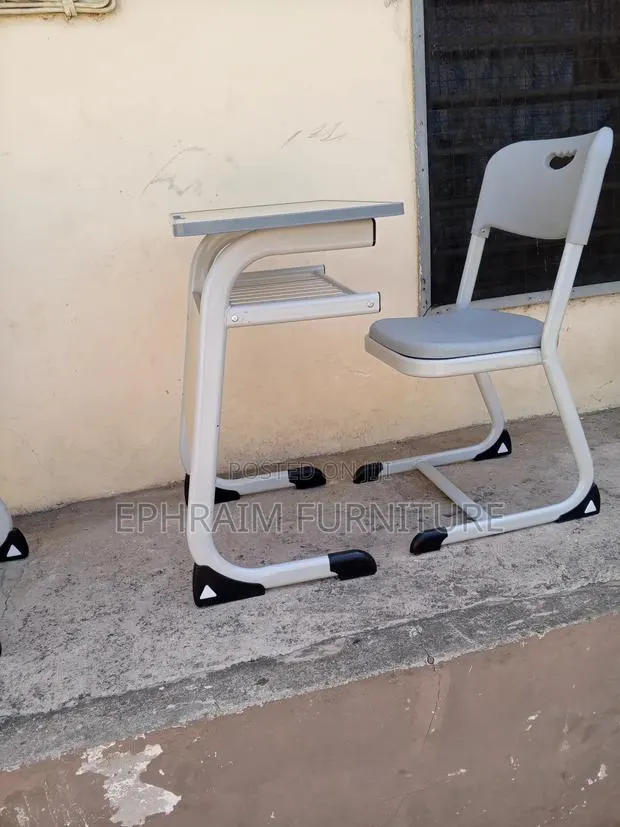 Medium Study Chair and Table · Photo 1