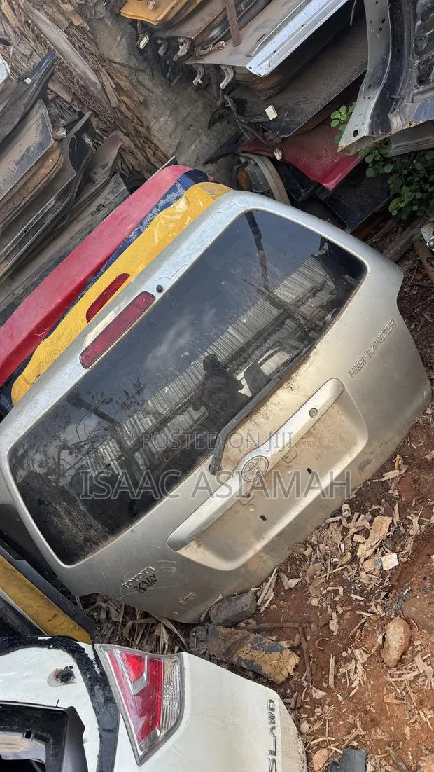 Toyota Highlander 2002,2003,2004,2005,2006,2007,2008 Boot / Tailgate · Photo 1