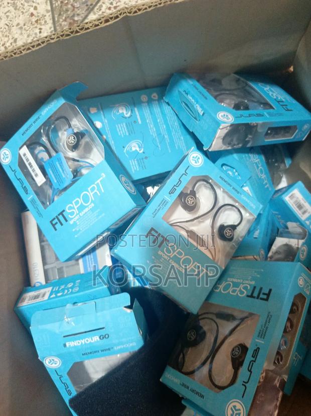 In Ear Earpiece Earphones · Photo 1