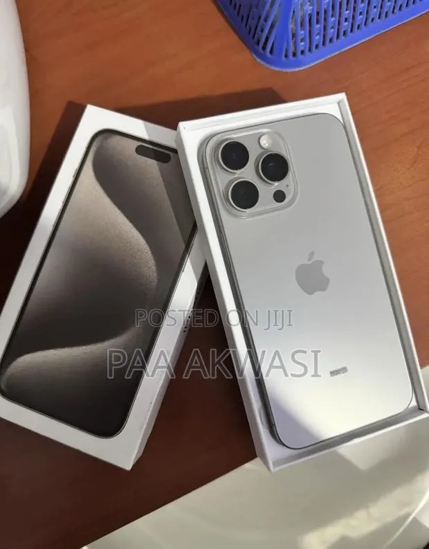 Apple iPhone 15 Pro Max 256 GB Silver · Photo 1