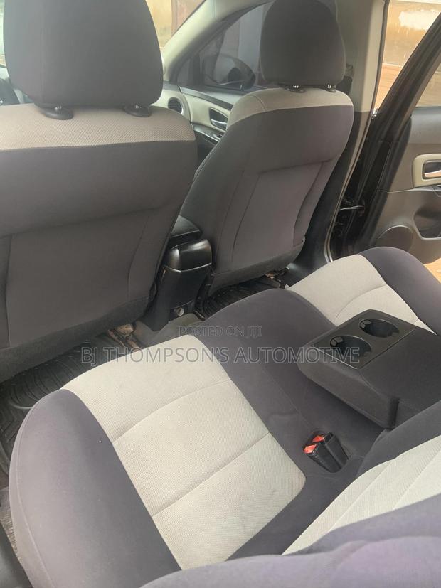 Chauffeur With a Smooth Car · Photo 3