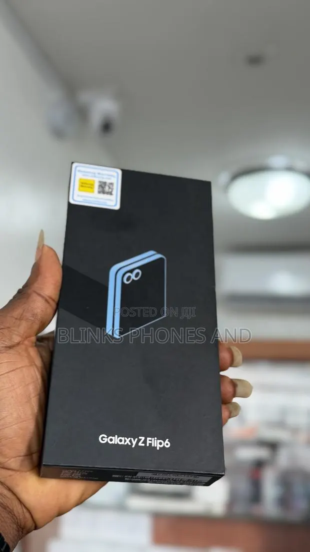 New Samsung Galaxy Z Flip6 256 GB Blue · Photo 1