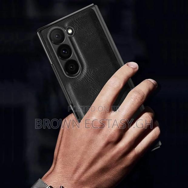 Galaxy Z Fold 7/ Z Fold 8 Ultra Leather Case With Screen Protector · Photo 2
