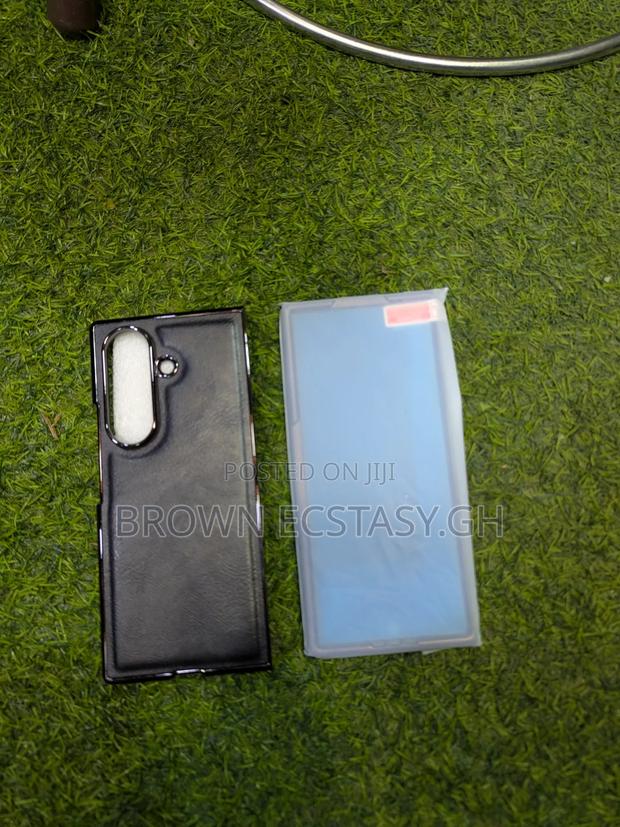 Galaxy Z Fold 7/ Z Fold 8 Ultra Leather Case With Screen Protector · Photo 5