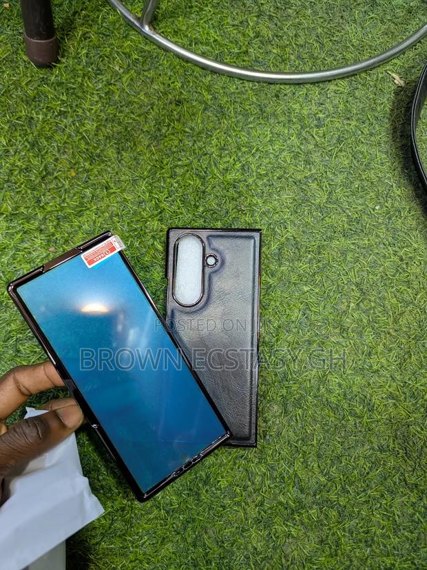 Galaxy Z Fold 7/ Z Fold 8 Ultra Leather Case With Screen Protector · Photo 3