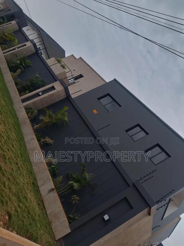 Newly Built Luxurious Executive 3bedrooms Self-Compound for Sale · Photo 4