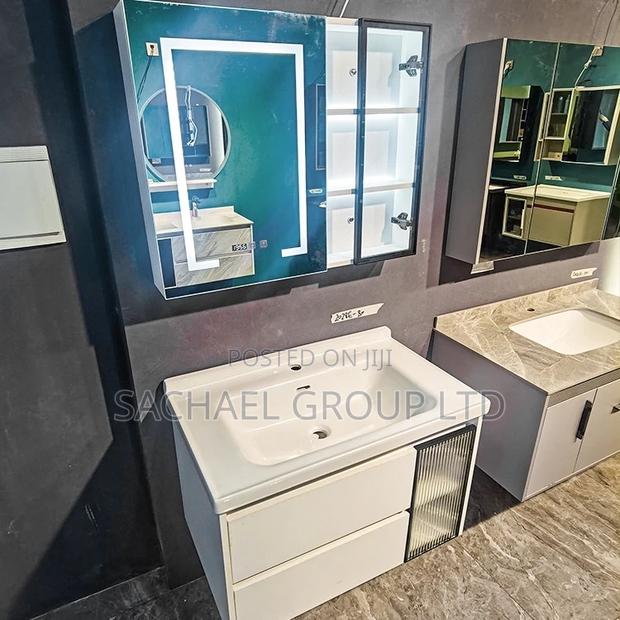 Wall Hung Cabinet Basin · Photo 2